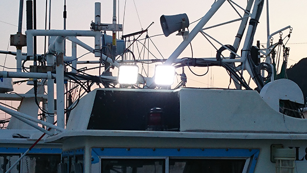LED作業灯　漁船点灯写真