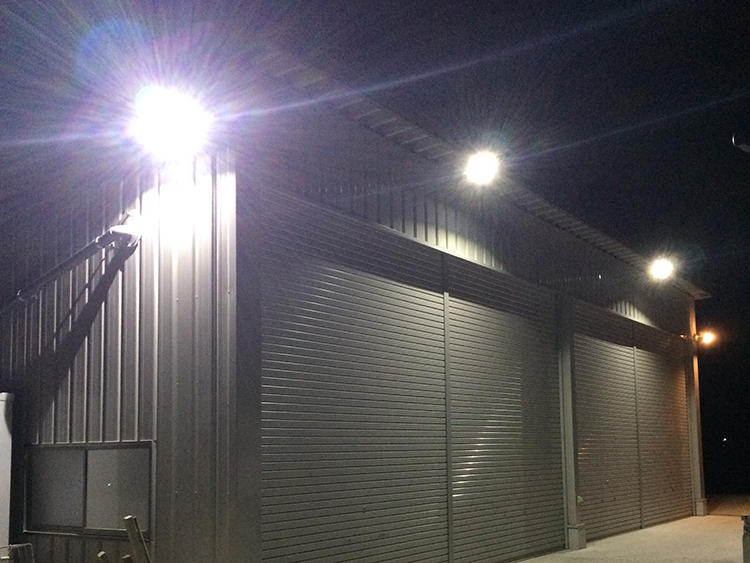 50w LED投光器　屋外倉庫使用事例